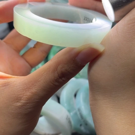 定制翡翠未镶嵌手镯