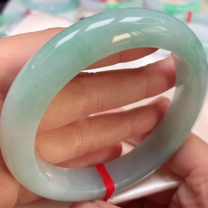 翡翠手镯未镶嵌冰满绿