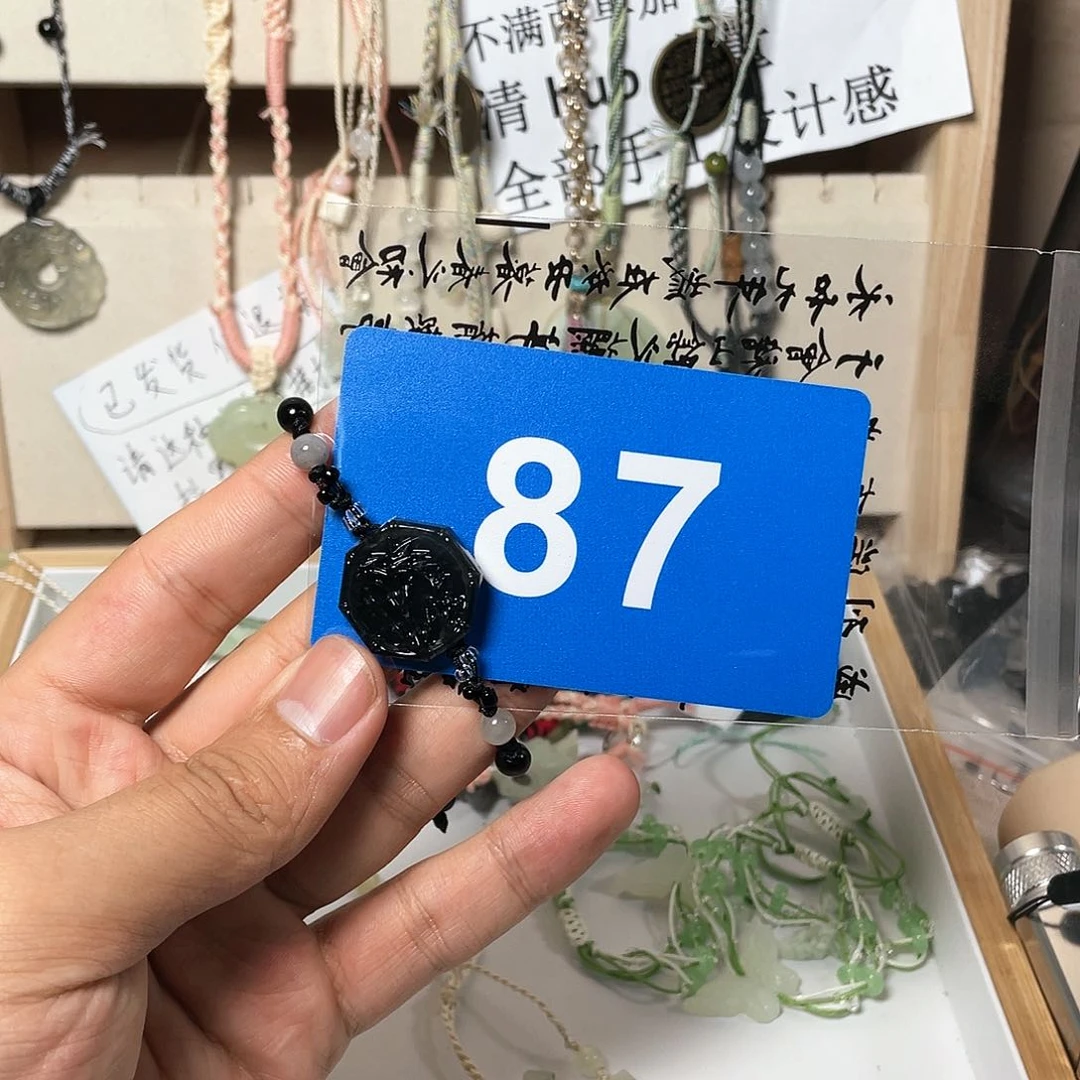蛇纹石玉颈饰合金