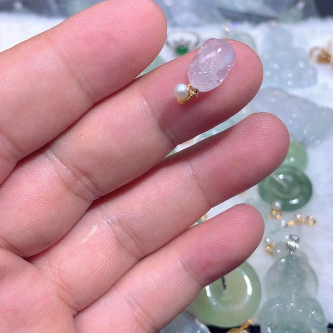 颈饰18K金镶嵌翡翠