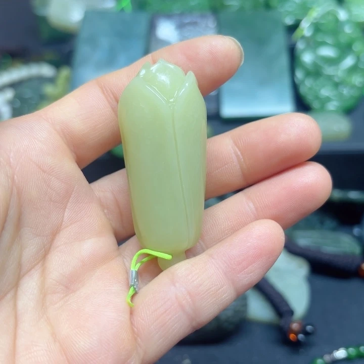 颈饰未镶嵌和田玉（糖玉）