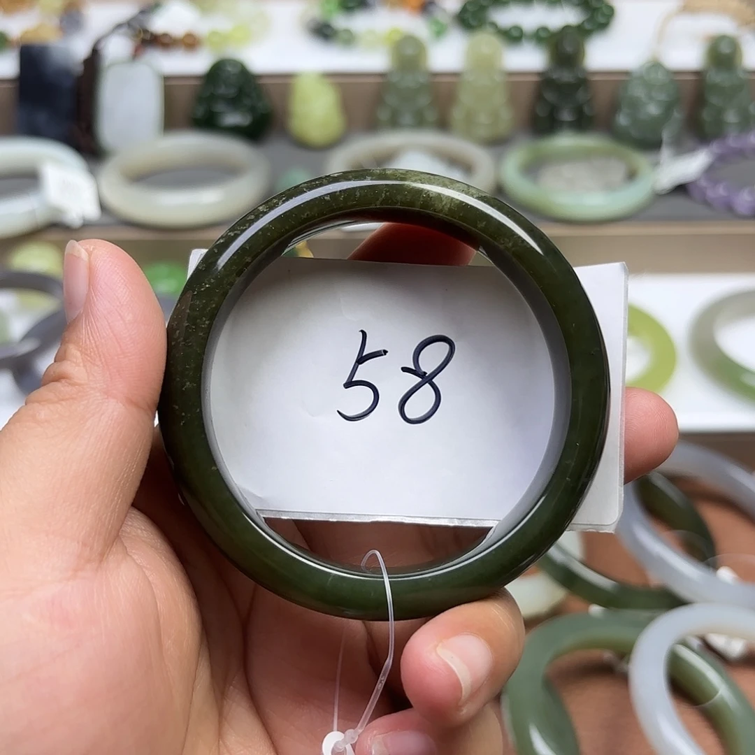 和田玉未镶嵌手镯