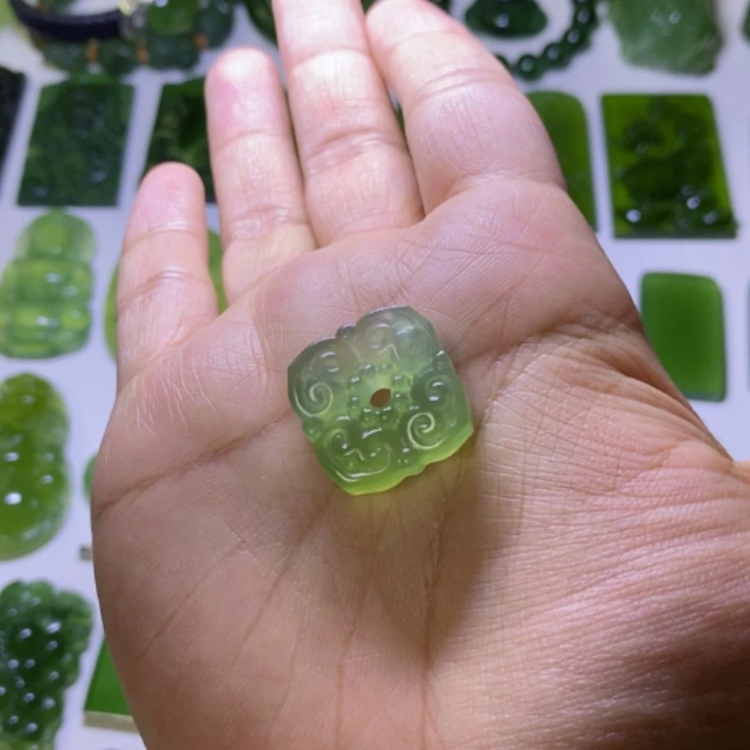 【闪购商品】未镶嵌蛇纹石玉颈饰