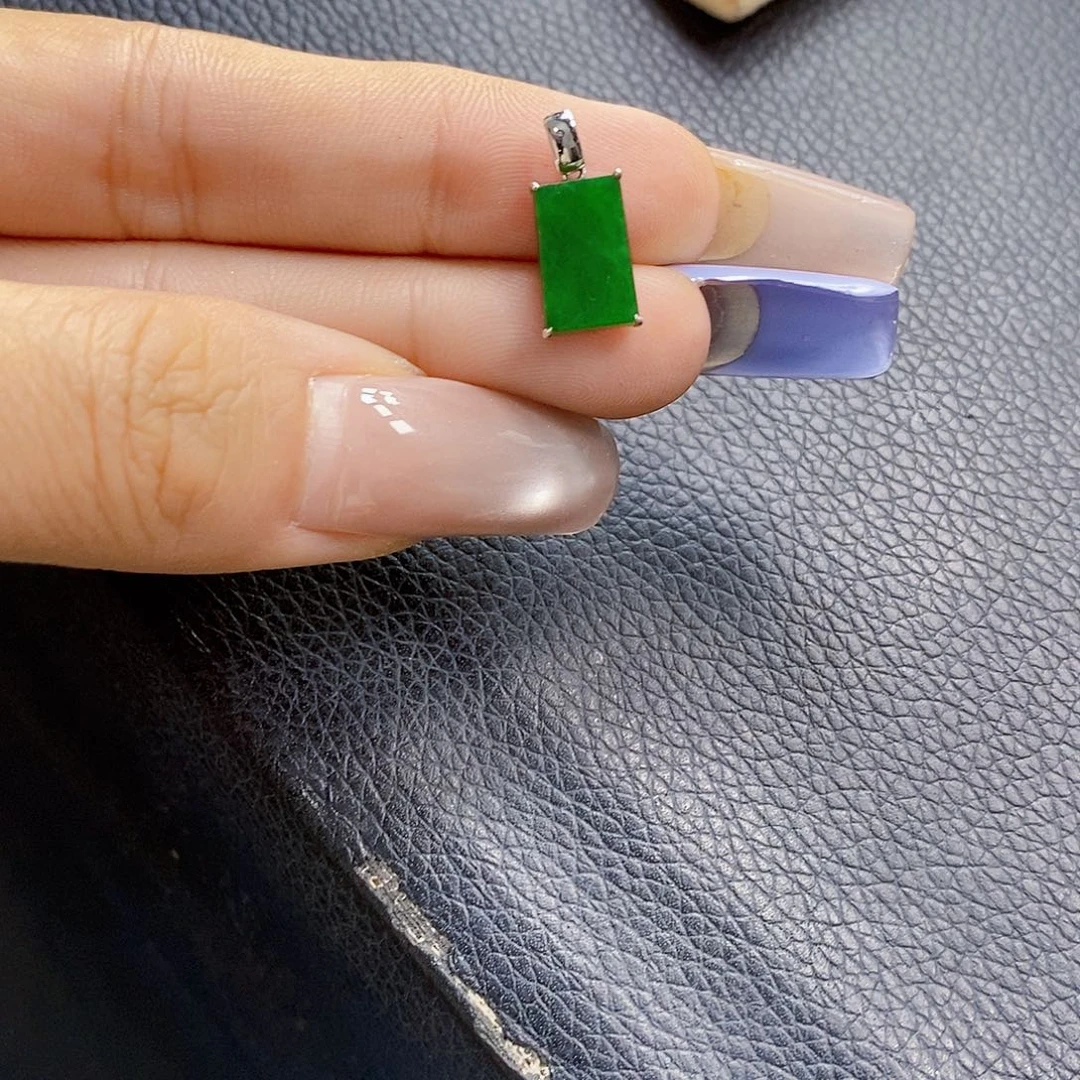 翡翠18K金镶嵌颈饰翡翠