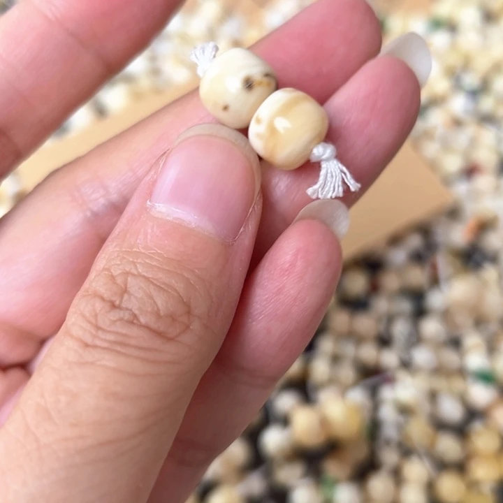 裸石蜜蜡未镶嵌9.5mm一对