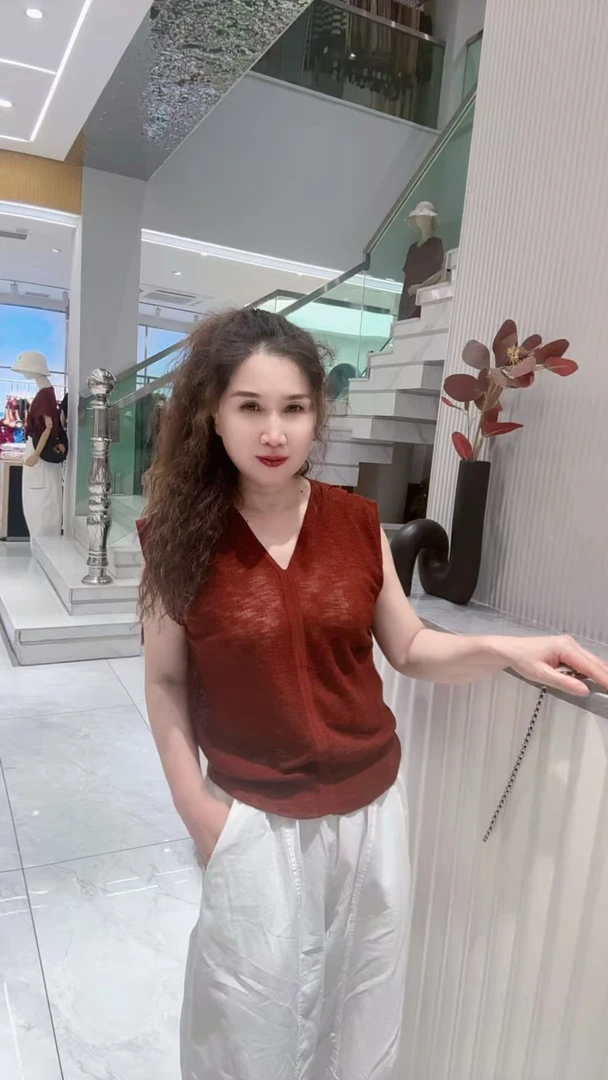 《仙姐精选》无袖纯色V领女装常规百搭上衣