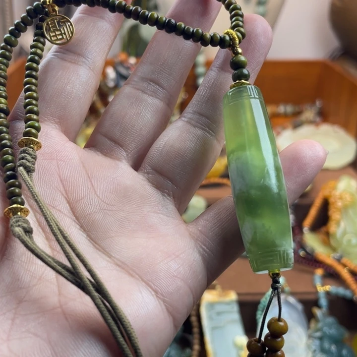 蛇纹石玉未镶嵌吊坠