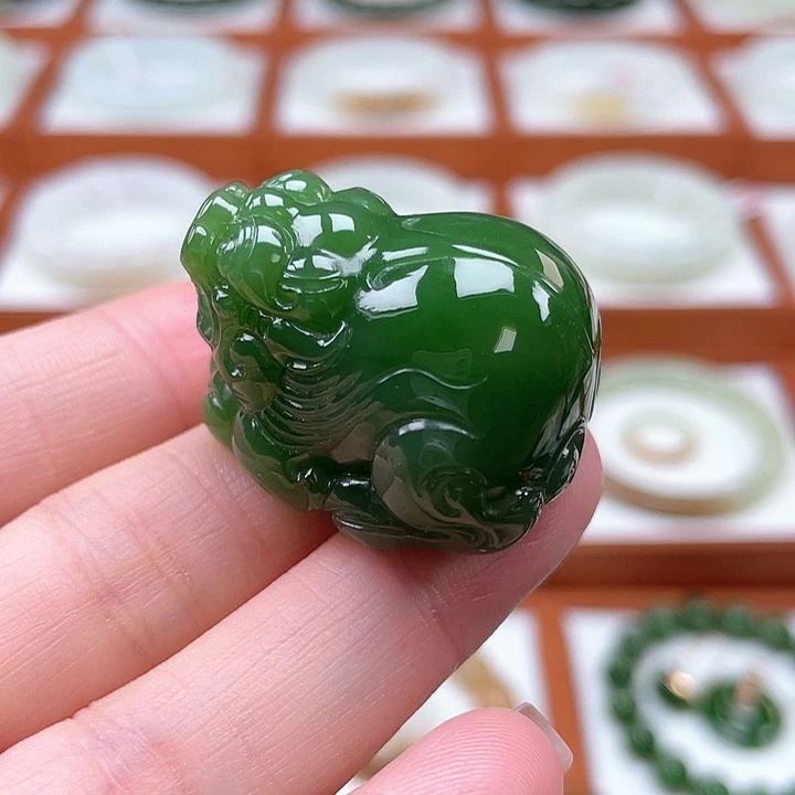 用***意颈饰未镶嵌和田玉（碧玉）