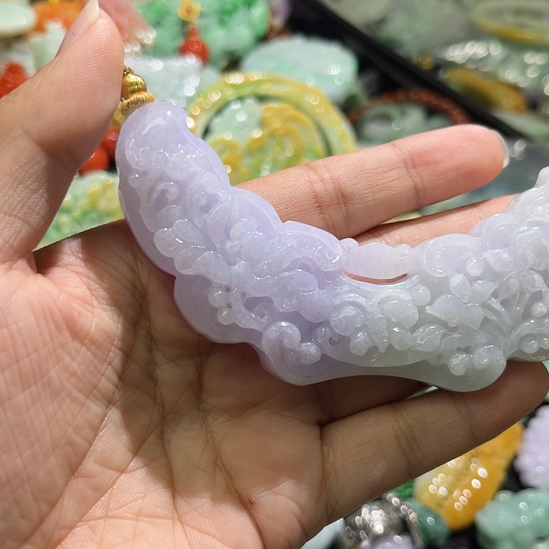 翡翠未镶嵌颈饰待编织