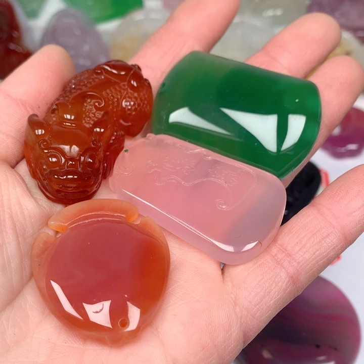 玛瑙/玉髓颈饰未镶嵌小**鱼