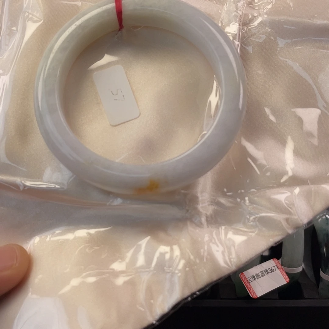 翡翠未镶嵌颈饰手镯