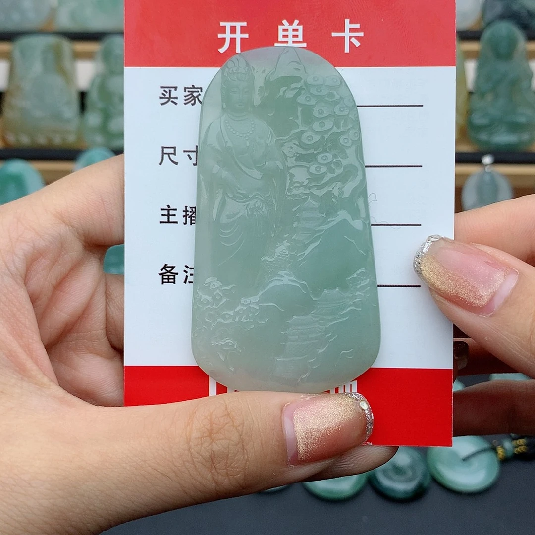 翡翠未镶嵌颈饰山水观音