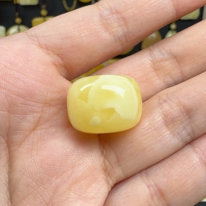 蜜蜡未镶嵌珠宝奇石