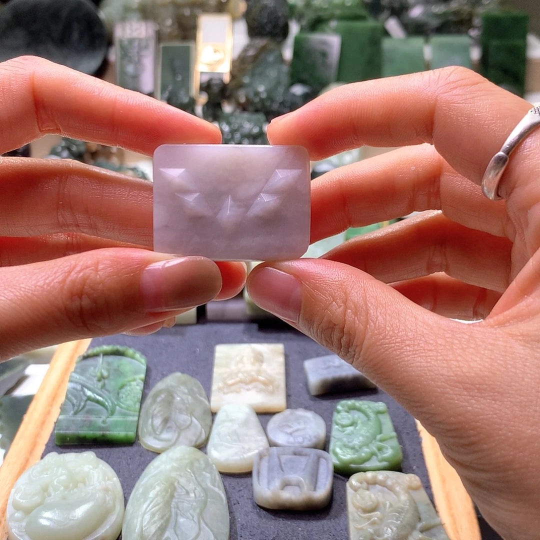 时***浅和田玉未镶嵌颈饰