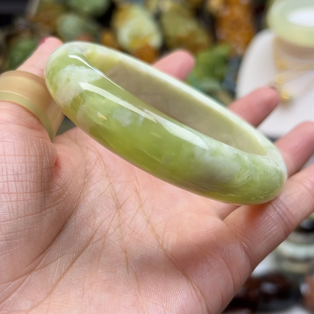 岫玉未镶嵌颈饰岫玉青提65有点瑕