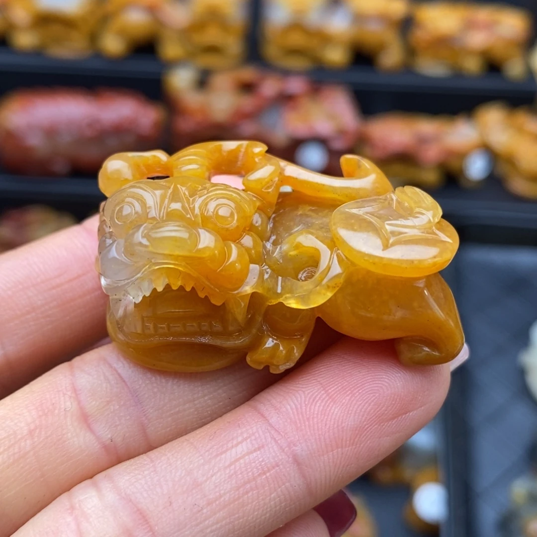 石英质玉（黄龙玉）未镶嵌颈饰