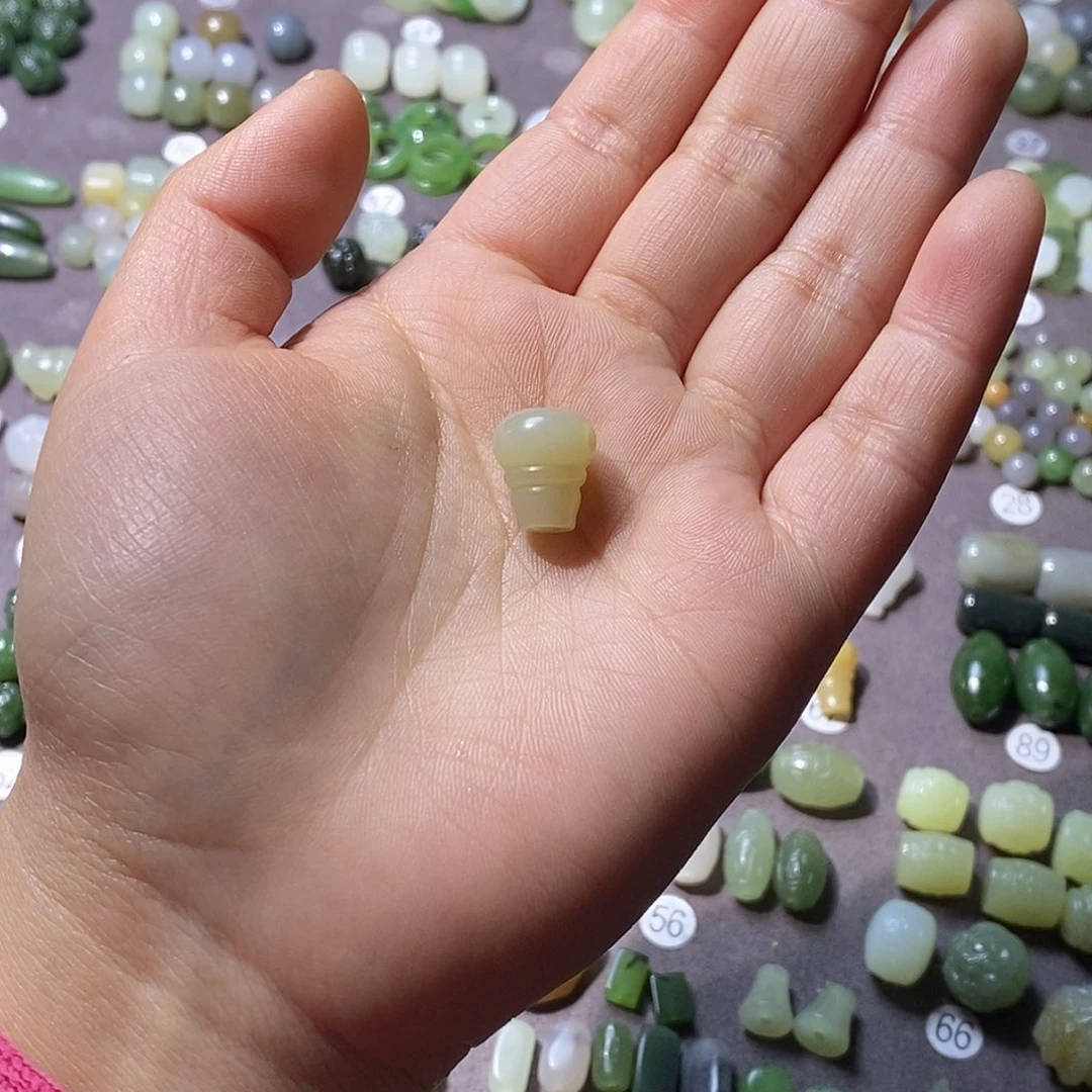 和田玉颈饰未镶嵌和**阳