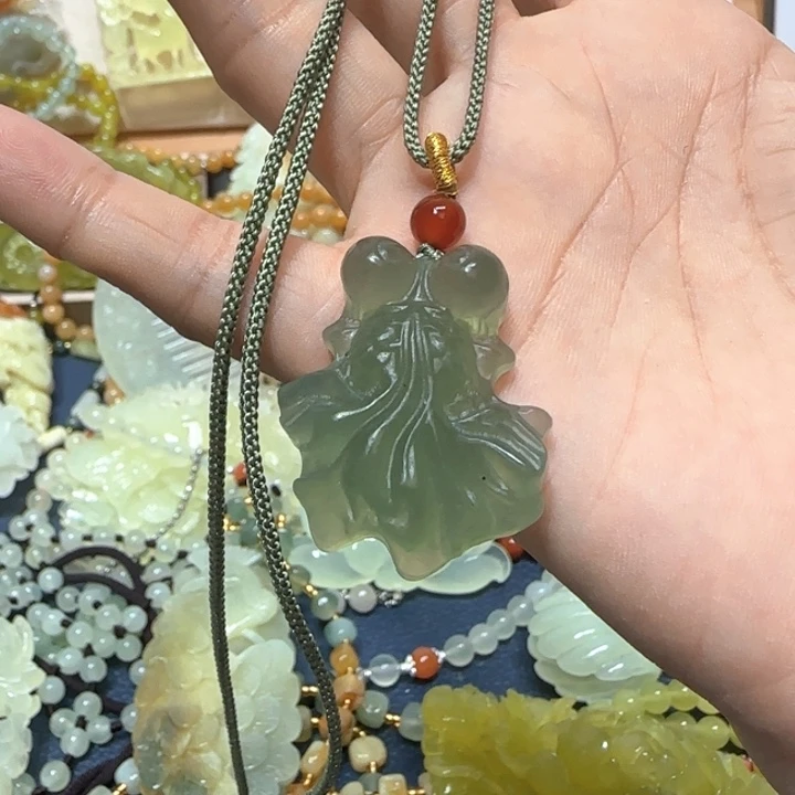 合金蛇纹石玉吊坠