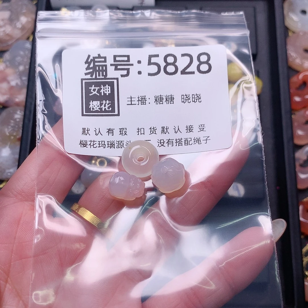 玛瑙/玉髓颈饰合金是****?
