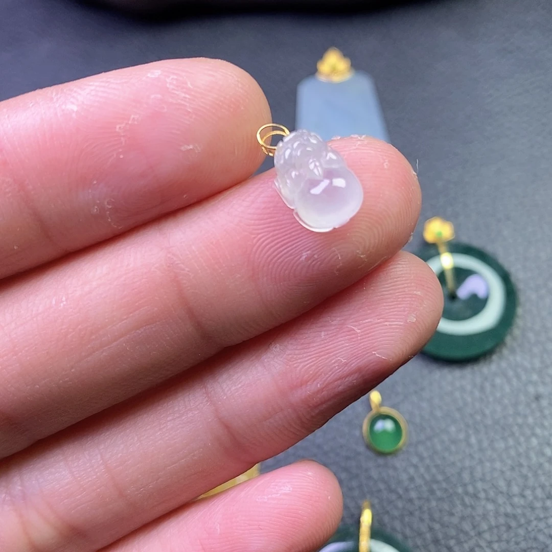 颈饰18K金镶嵌翡翠