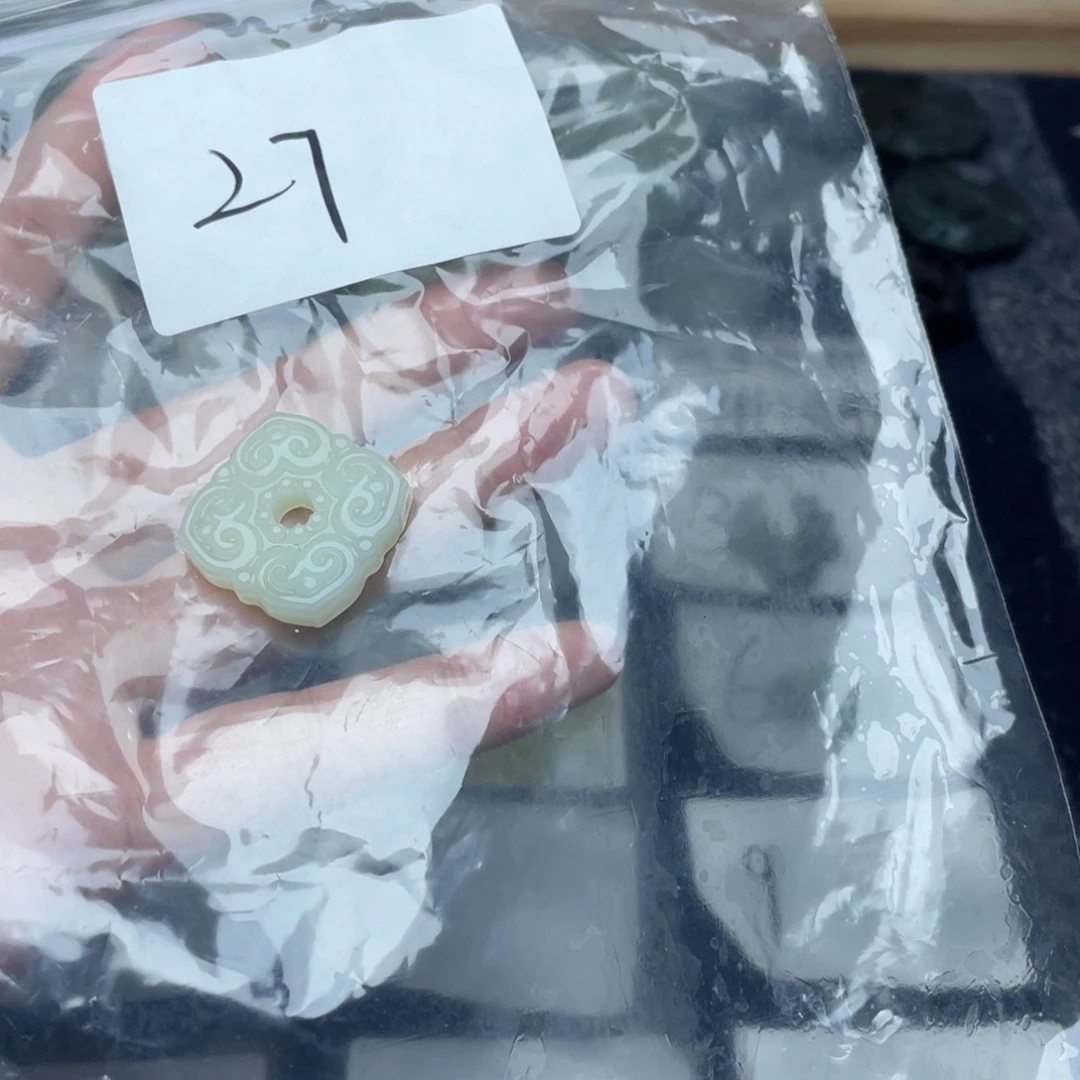 蛇纹石玉未镶嵌颈饰知*