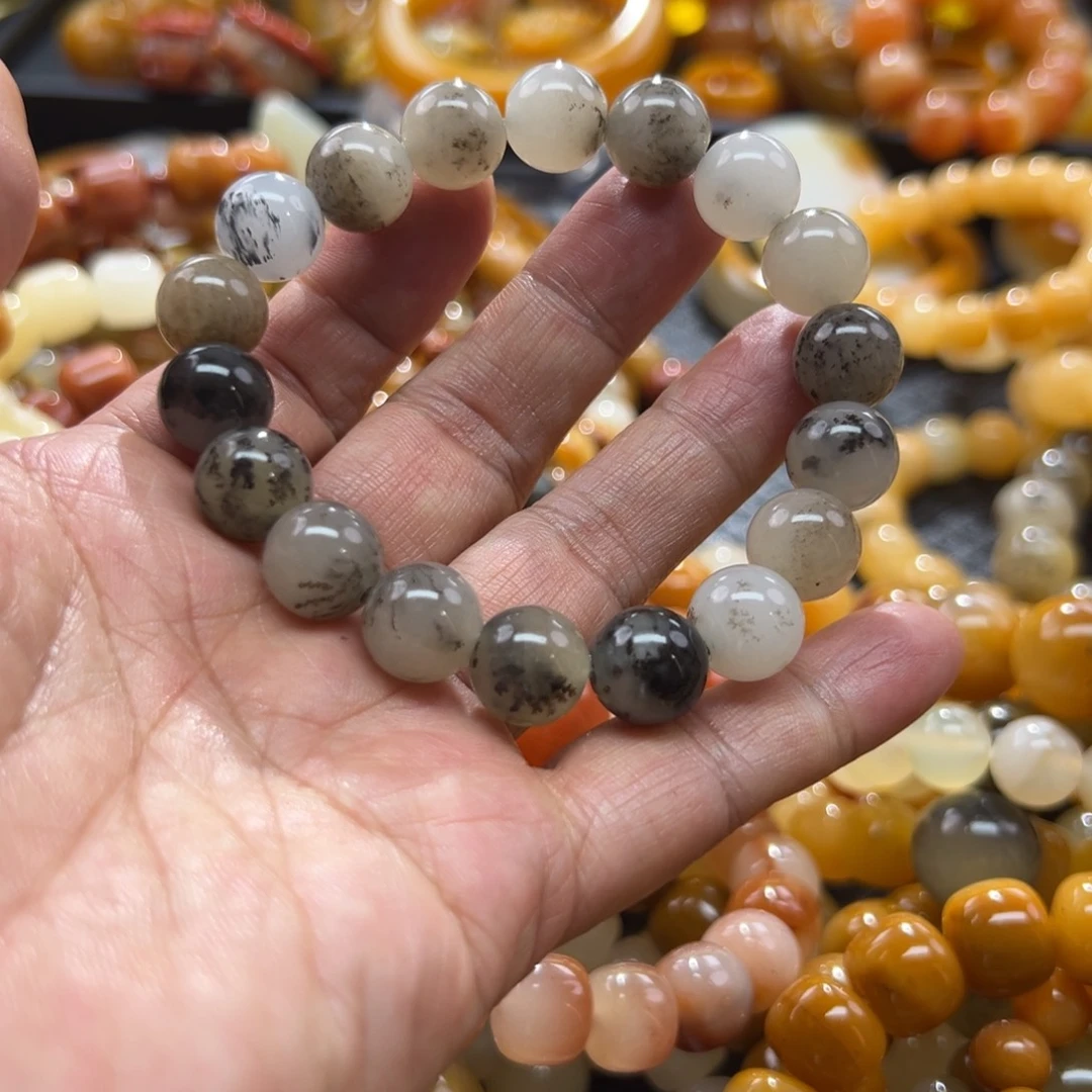 石英质玉未镶嵌颈饰