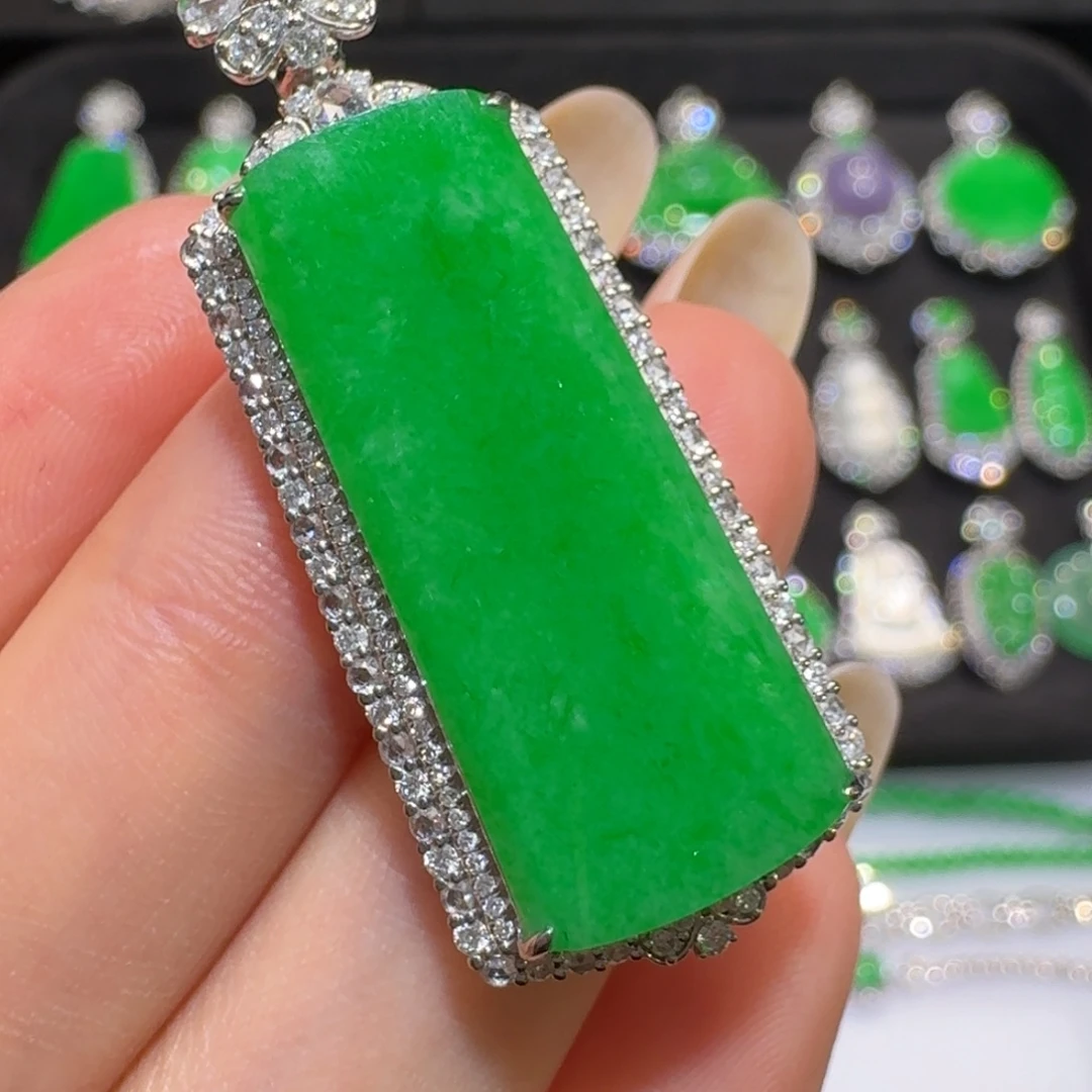 翡翠18K金镶嵌颈饰收到货48小时鉴赏期