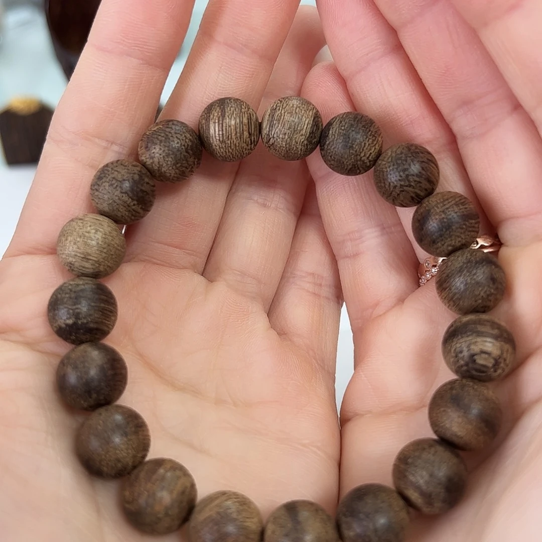 沉香沉香碎屑文莱黑棋  卡: 1.12 重:12.03g