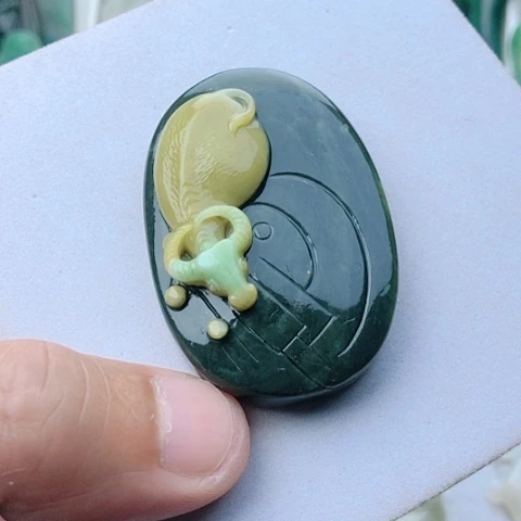 独山玉未镶嵌颈饰