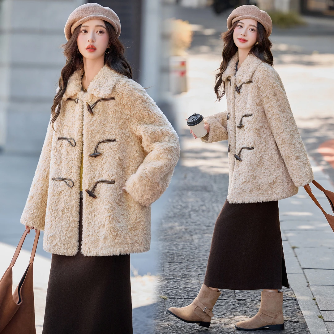 2025新款牛角扣羊羔毛绒中长款毛毛外套女冬宽松保暖皮毛一体大衣