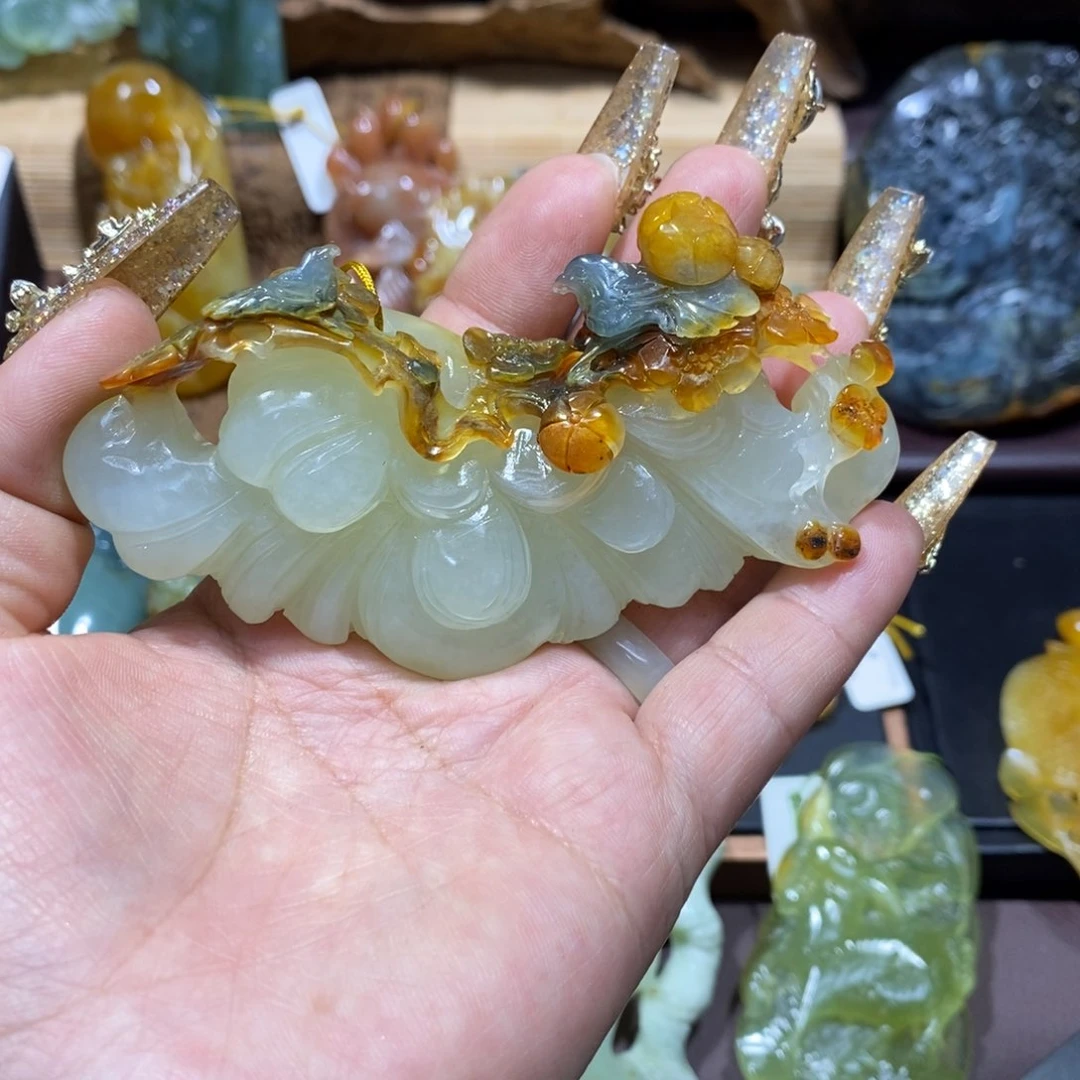 蛇纹石玉颈饰未镶嵌天***家