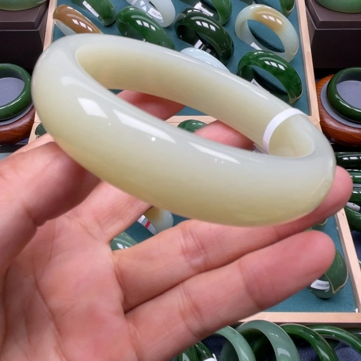 清***月未镶嵌手镯和田玉