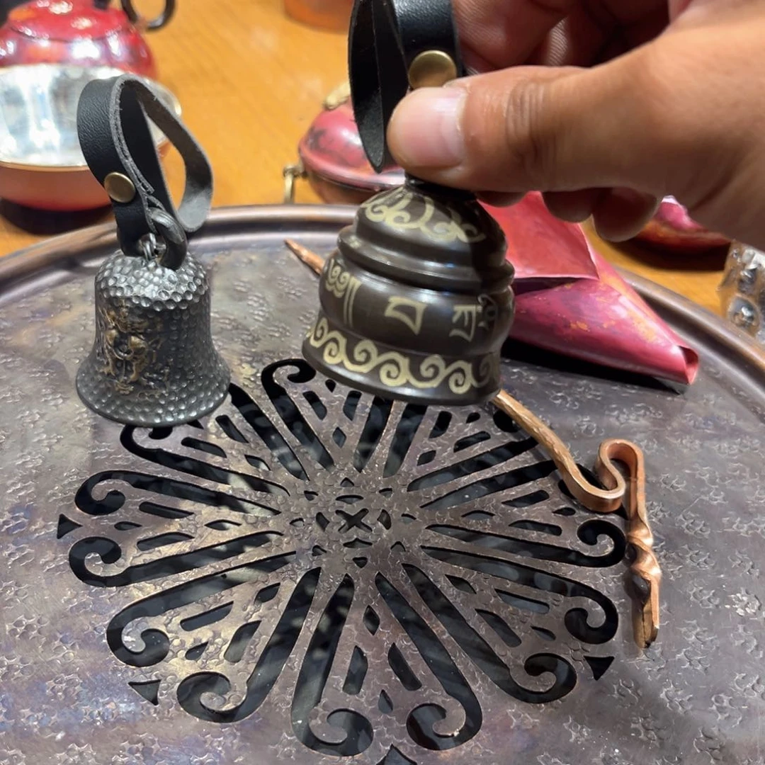 六字真言小驼铃手工锻打工艺