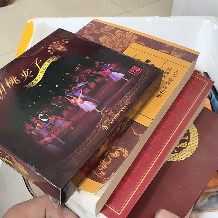 渤***光扇子吃h好哥哥哥哥哥哥哥哥