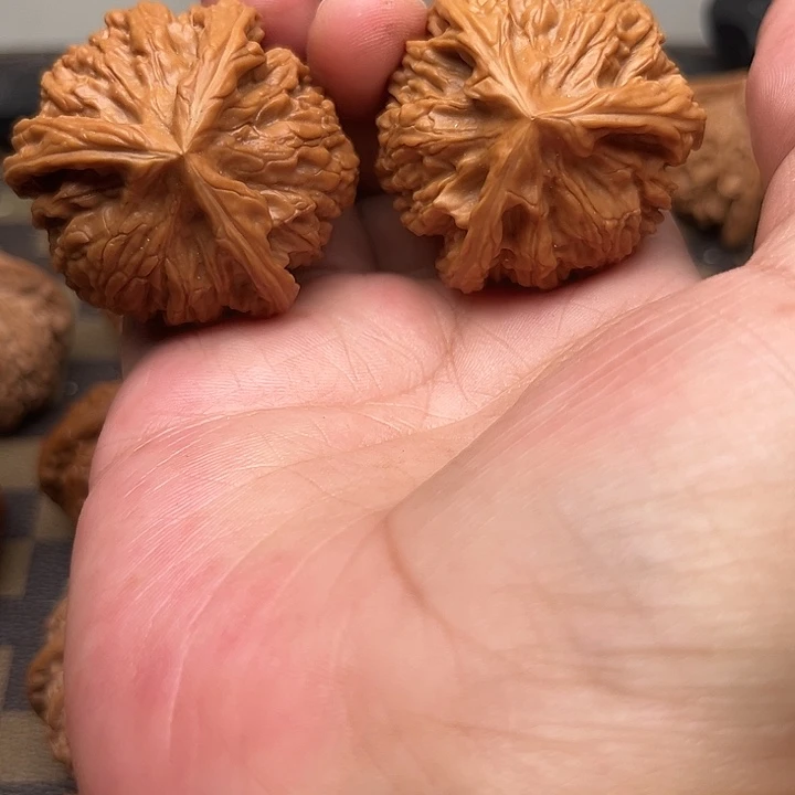 娃***儿吊坠文玩核桃你们都在