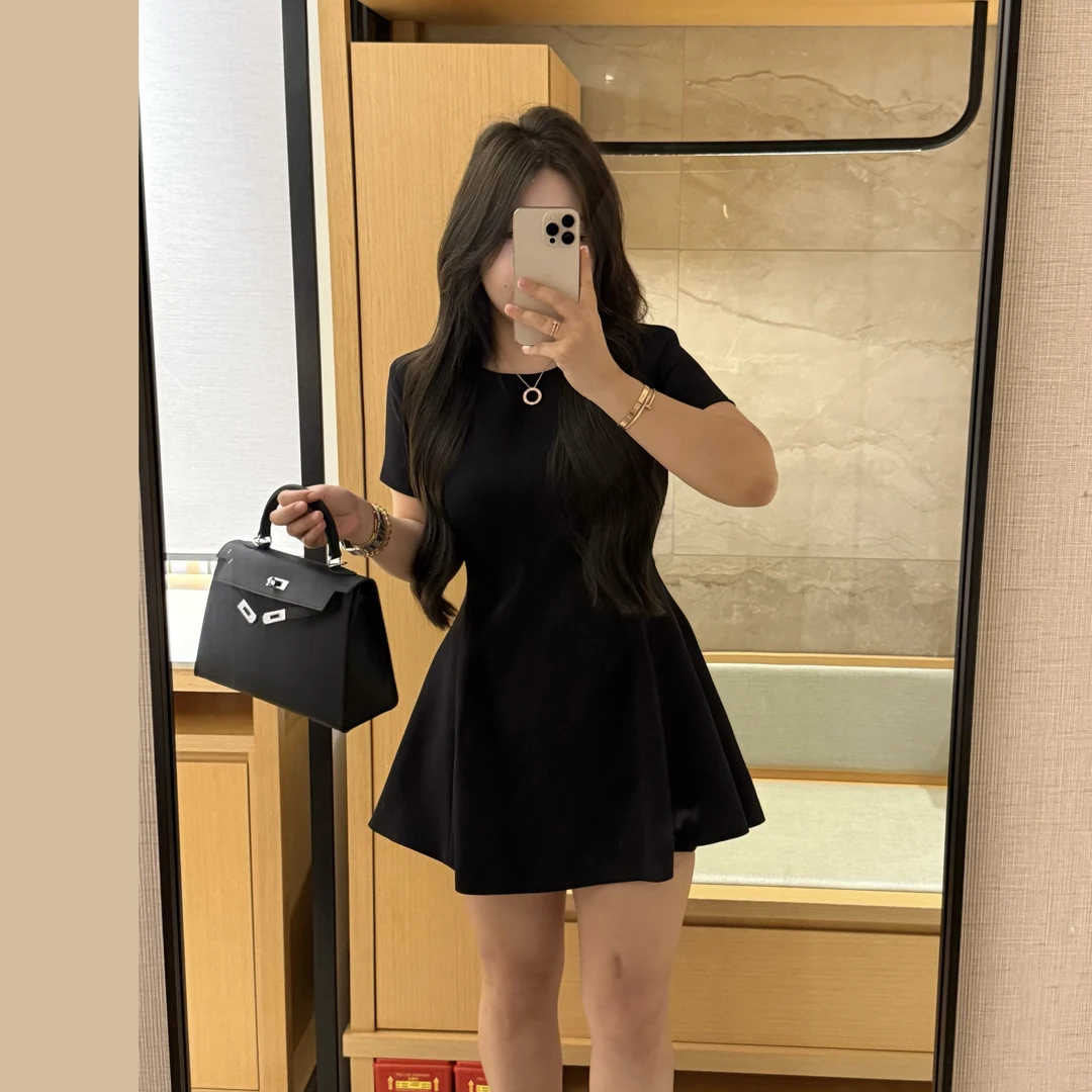 二狗服饰-【大场面礼服裙】婚礼季场合必备夏季法式收腰 显瘦黑裙