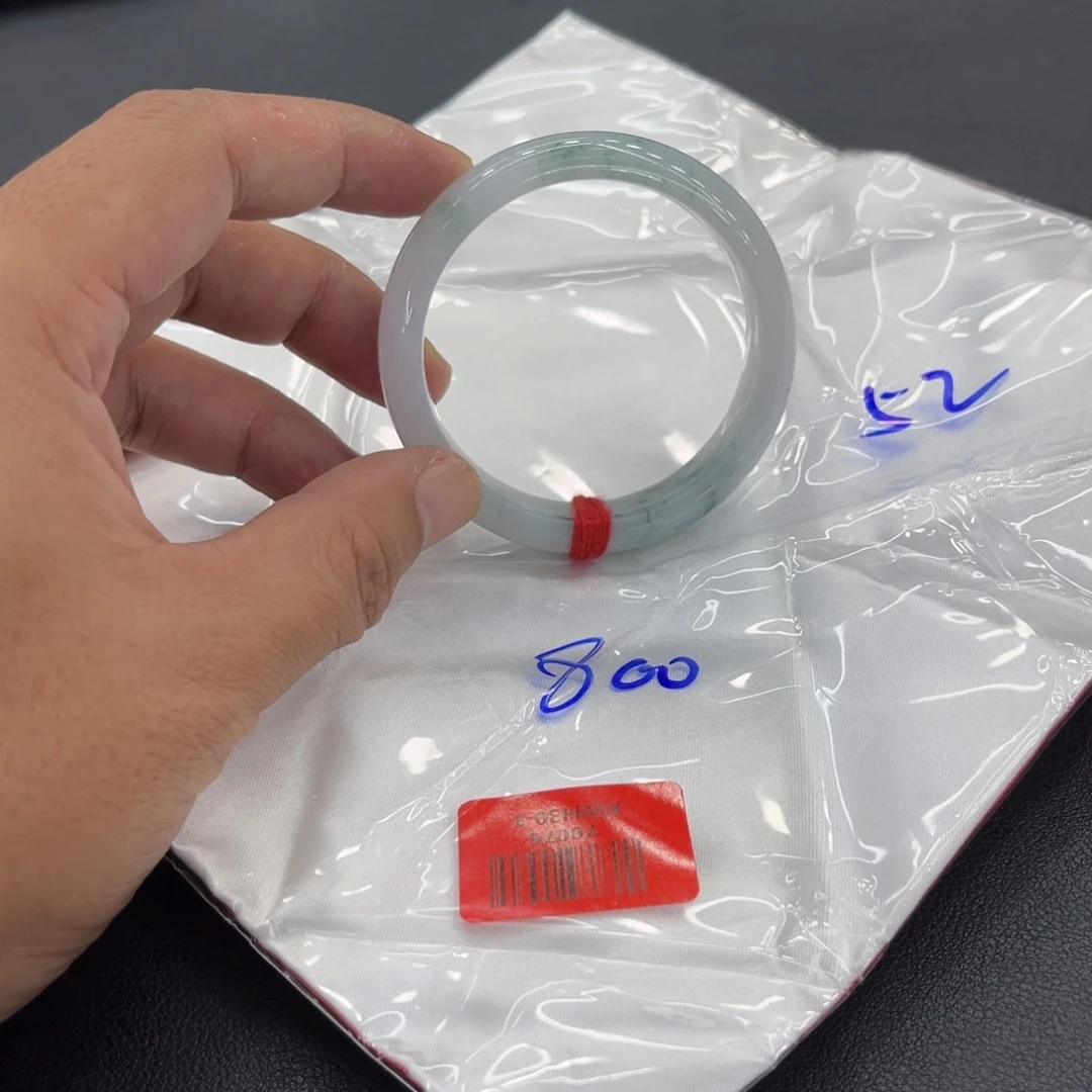 翡翠手镯未镶嵌翡翠手镯