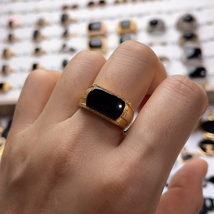 翡翠戒指18K金镶嵌翡翠