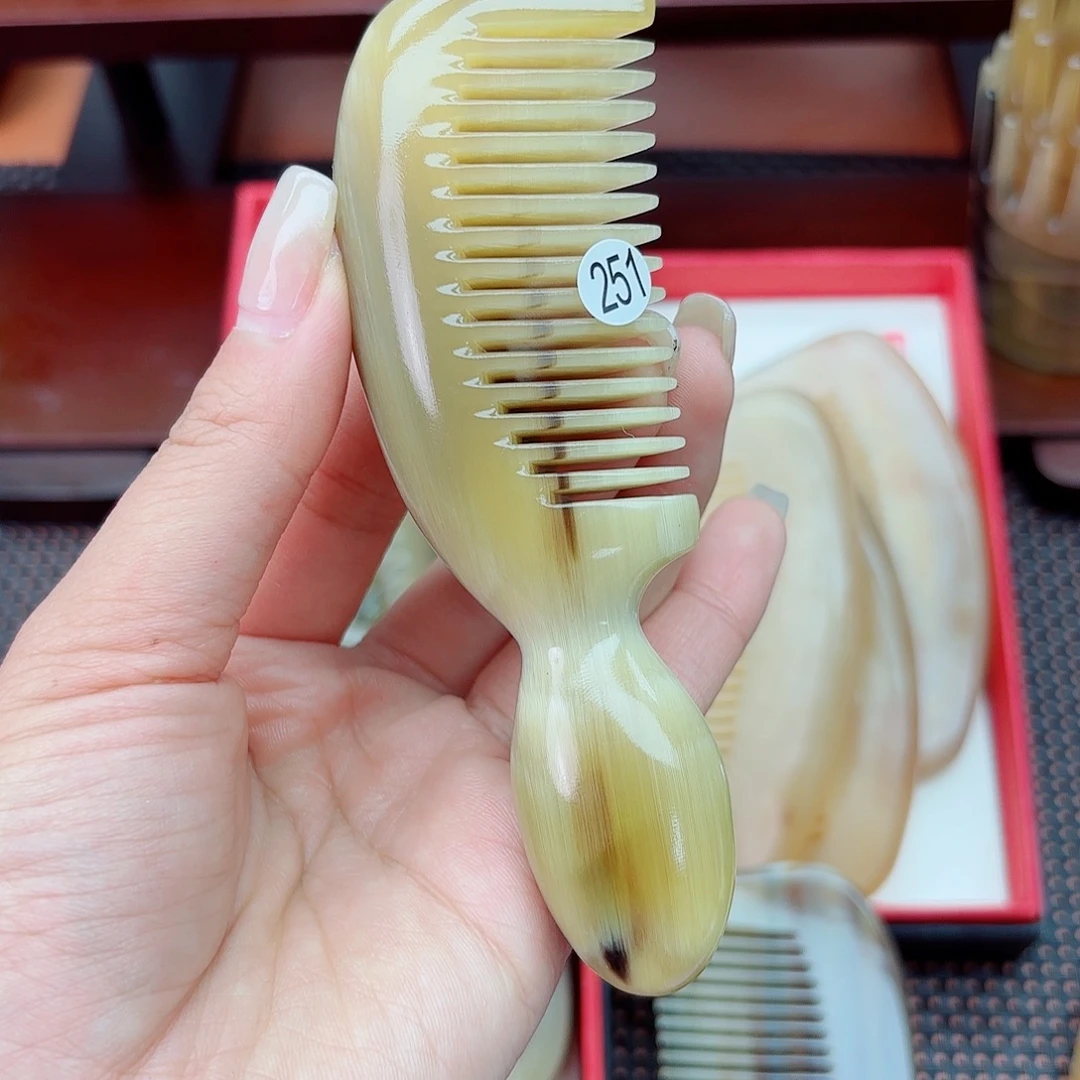 纯手工制作纯牛角梳子