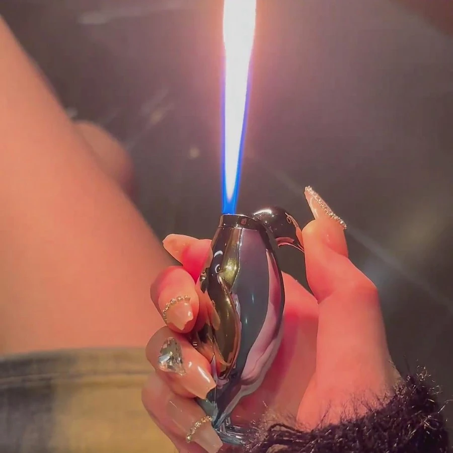 (全平台一件代发）企鹅打火机创意明火的点烟器个性工艺品摆YM097