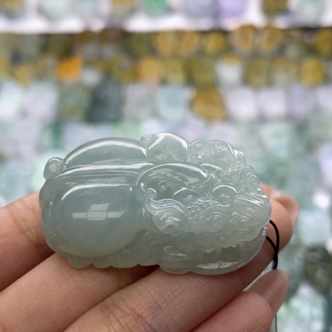 翡翠未镶嵌颈饰貔貅