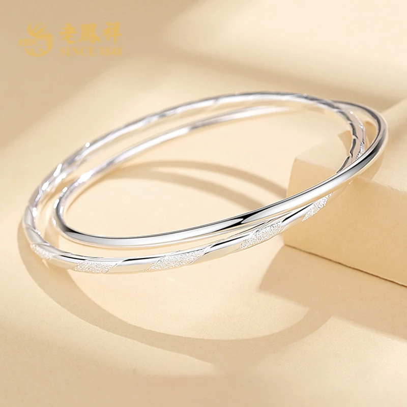 足银手镯 老鳯祥浪漫莫比乌斯双环足银手镯环环相扣时尚款*商城