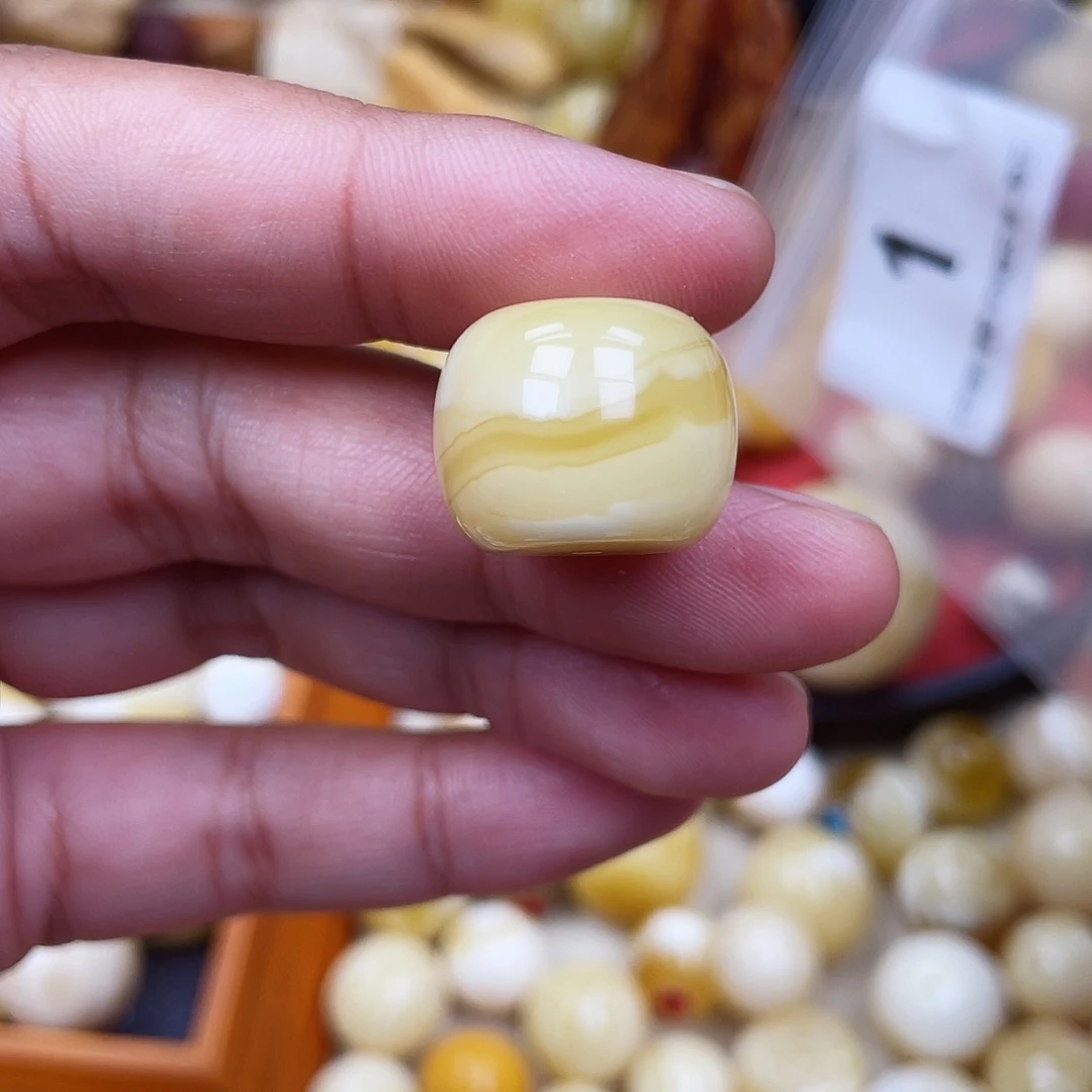 蜜蜡未镶嵌珠宝奇石18.6一线天