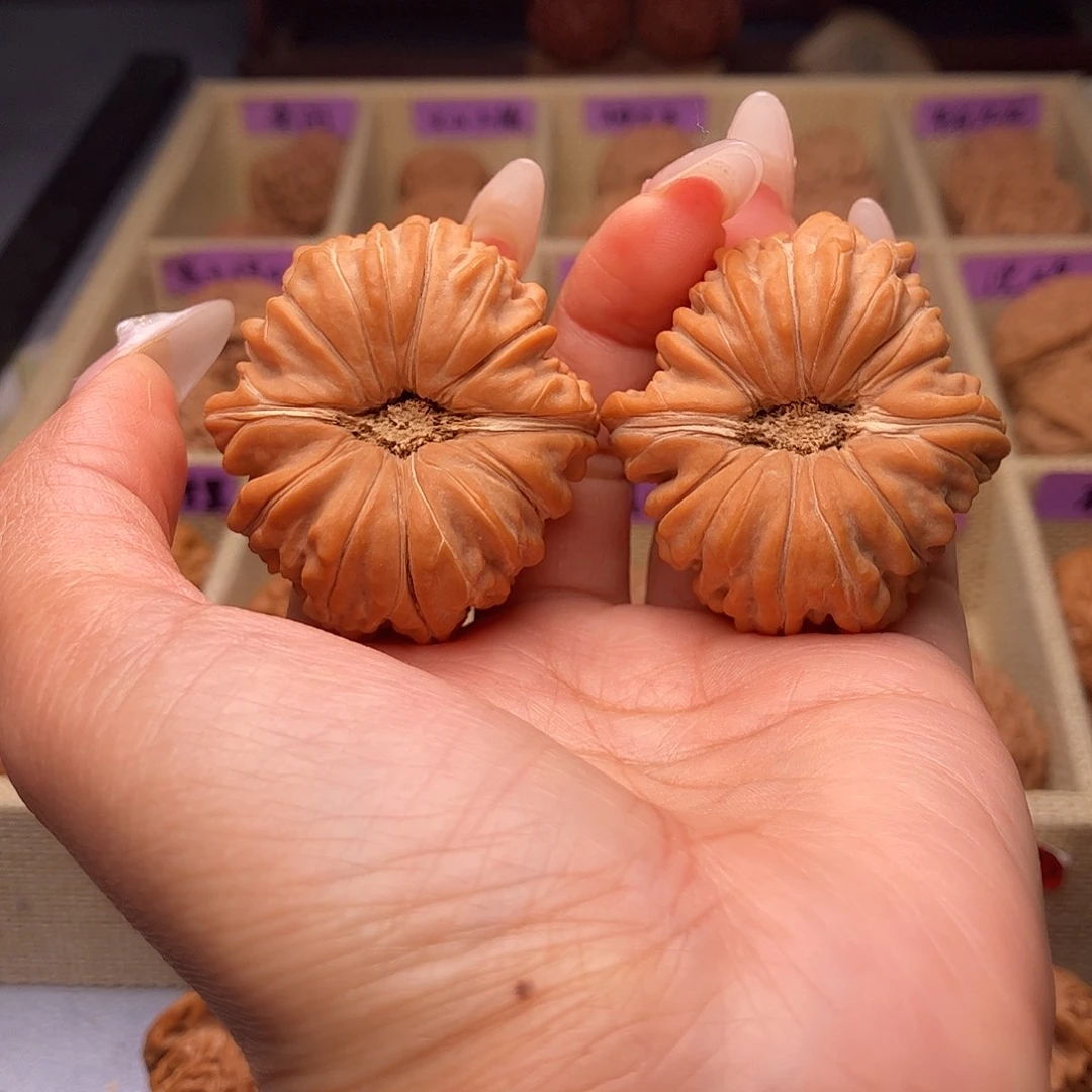 C***7文玩核桃把件至尊楼