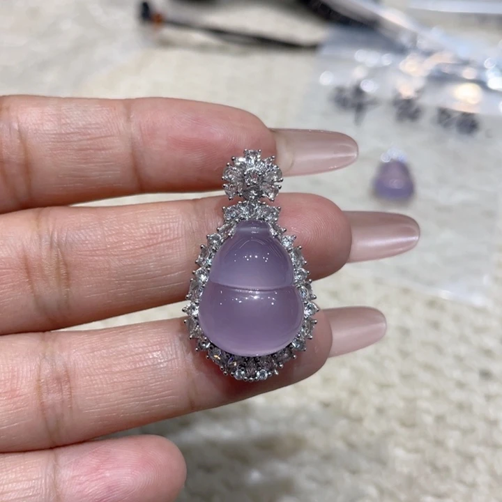 瑞***猪玛瑙/玉髓颈饰银S925镶嵌