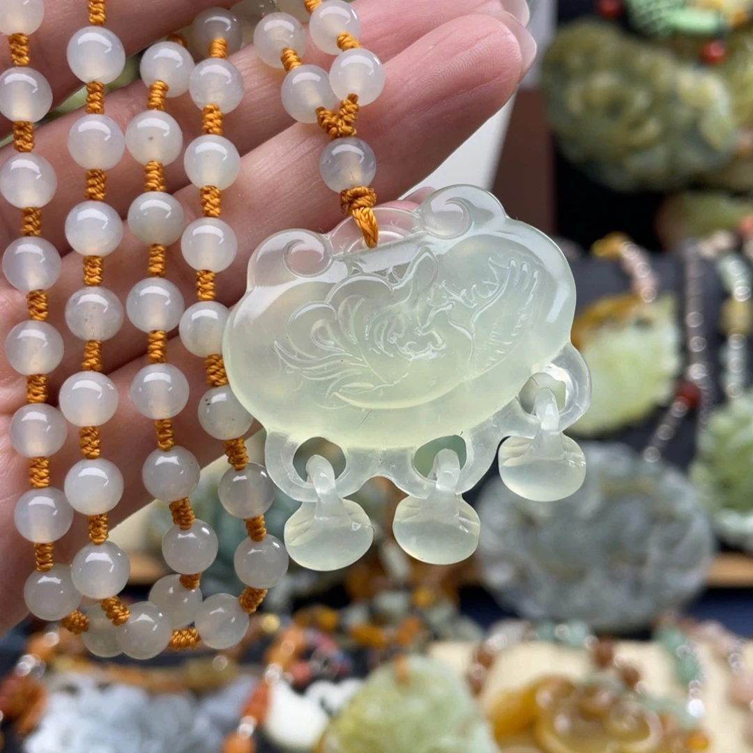 蛇纹石玉未镶嵌颈饰