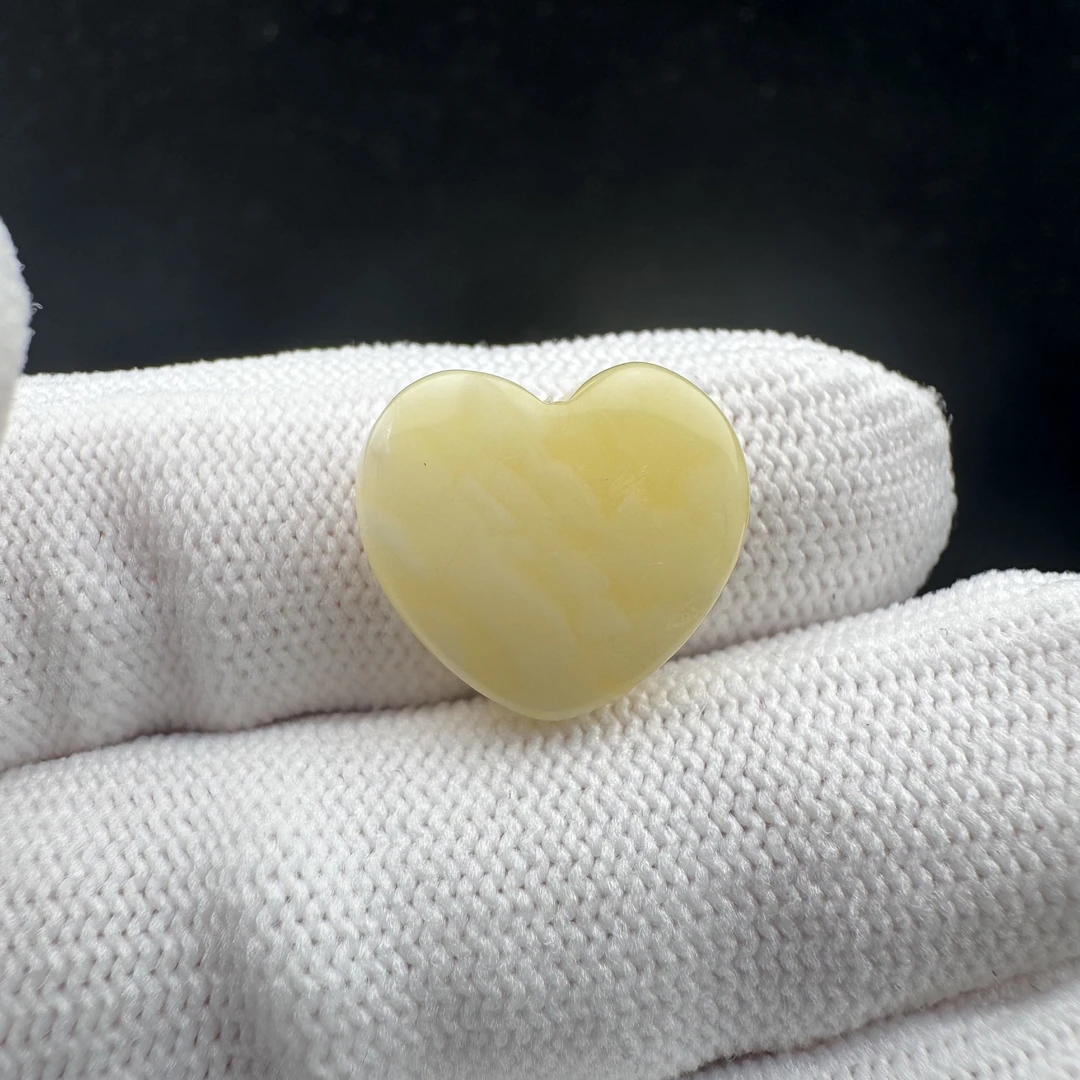 J1504天然原矿俄料蜜蜡爱心15*13*6mm支持复检