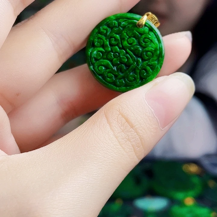 翡翠18K金镶嵌颈饰多样性