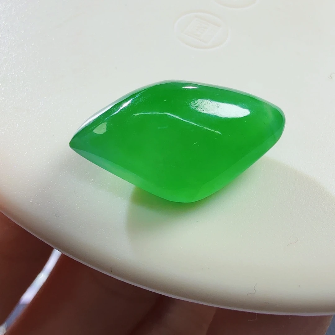 翡翠未镶嵌颈饰裸石