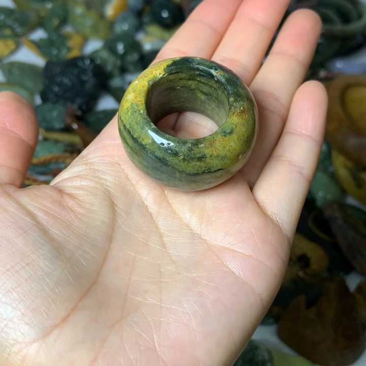 岫岩河磨玉（透闪石质玉）扳指未镶嵌覃*天